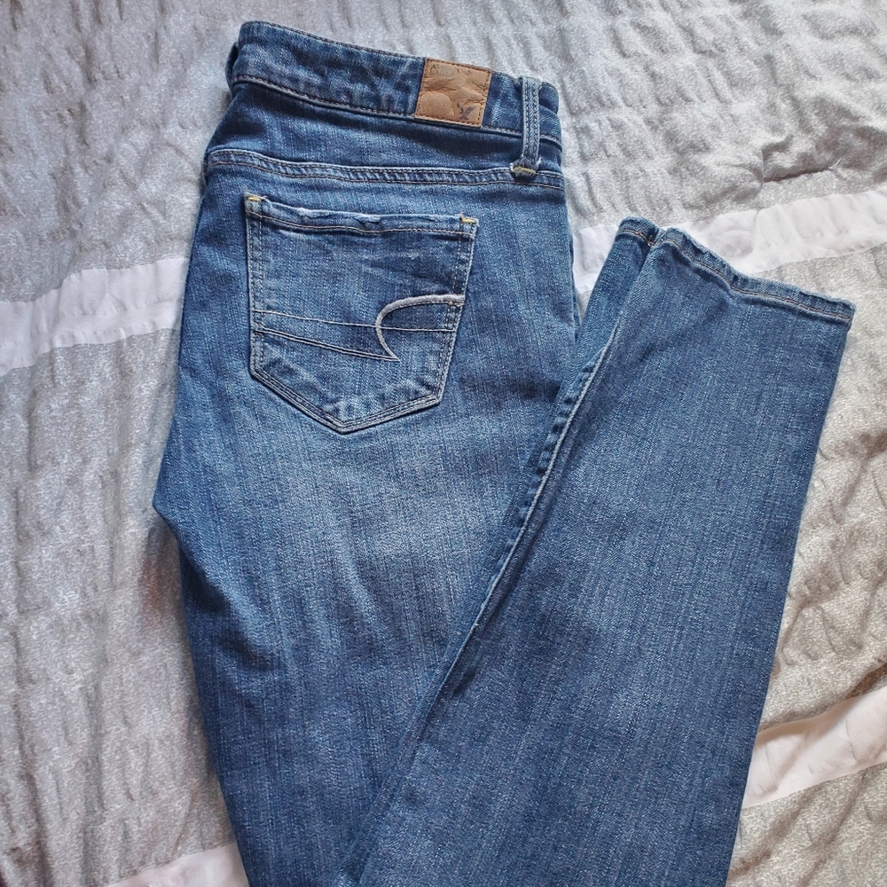 American Eagle Stretch sz 4 short 27" Inseam,skinny medium wash Boot Perfection!